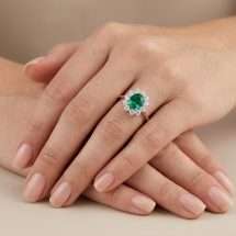 9ct Gold Lab 0.94pts Emerald And 61pts Lab Diamond Ring