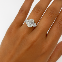 18ct Gold Oval And Trilliant Cut 3.20ct Lab Diamond 3 Stone