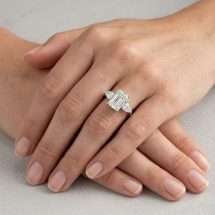 Patinum 2.90ct Lab Emerald Pear Cut 3 Stone Ring