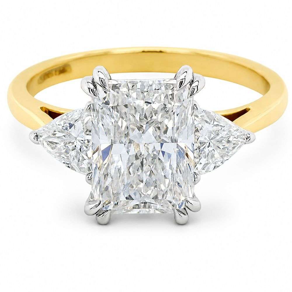 R5405-8460LGY18-18ct-Gold-2.54ct-Radiant-Centre-Trilliant-Sides-Lab-Diamond-3-Stone-front-image R5405-8460LGY18-18ct-Gold-2.54ct-Radiant-Centre-Trilliant-Sides-Lab-Diamond-3-Stone-front-image