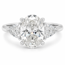 9ct Gold 2.50ct Lab Diamond Oval Trilliant 3 Stone Ring