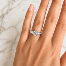 9ct Gold 2.50ct Lab Diamond Oval Trilliant 3 Stone Ring