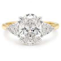 9ct Gold 2.50ct Lab Diamond Oval Trilliant 3 Stone Ring