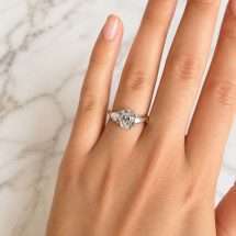 9ct Gold 2.50ct Lab Diamond Oval Trilliant 3 Stone Ring
